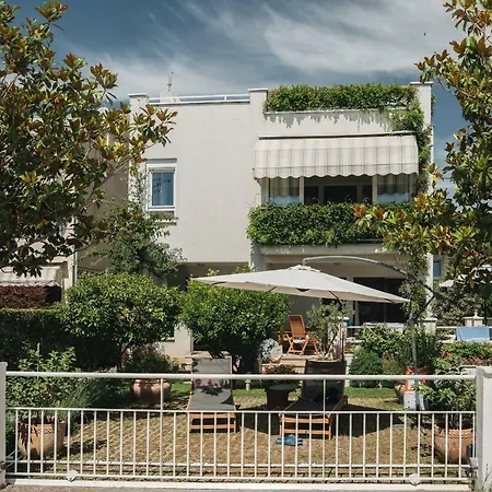 露西亚公寓 公寓 *